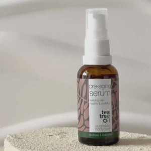 Pre-aging Serum – Predchádza vráskam a jemným linkám — Pre-aging Serum bojuje proti starnutiu s Peptidmi, Kofeínom a Kyselinou hyalurónovou. Vyhladzuje linky, hydratuje a spevňuje pleť.