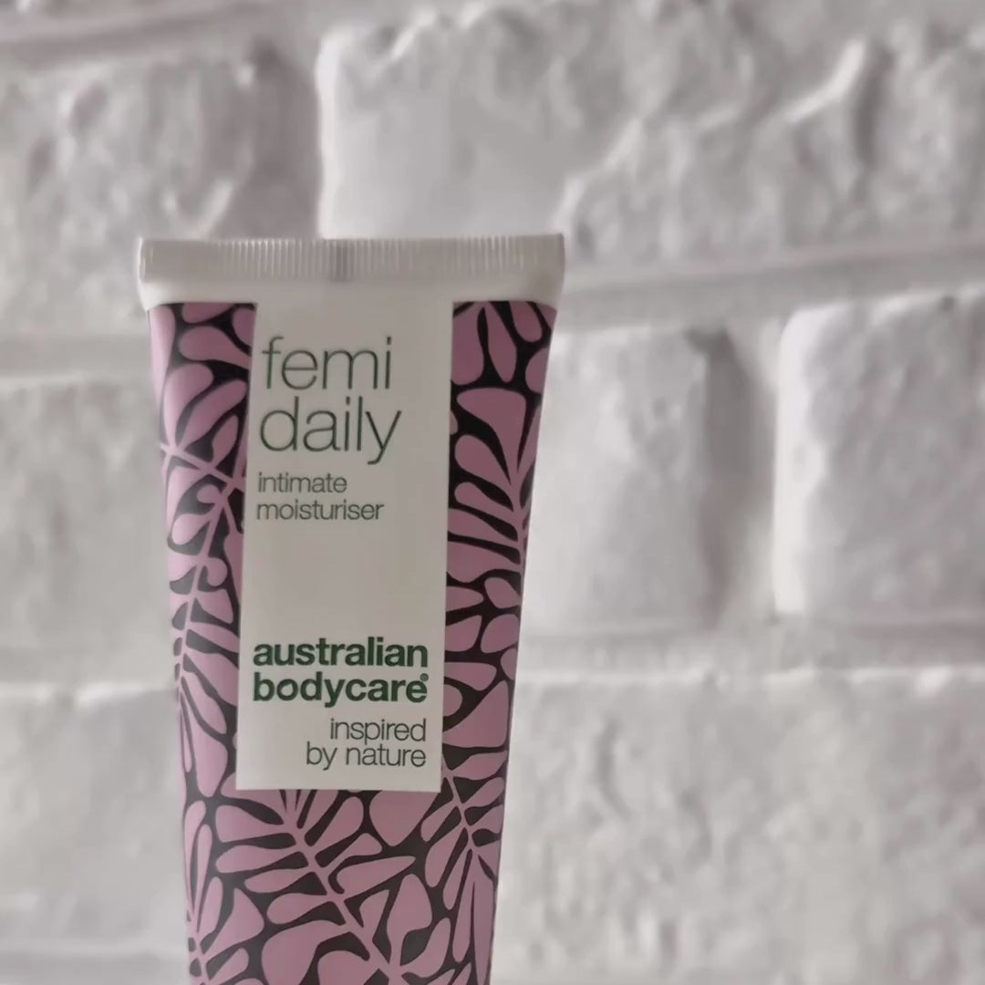 Video zobrazujúce Australian Bodycare Femi Daily Intim Gel a jeho ľahkú, upokojujúcu textúru.